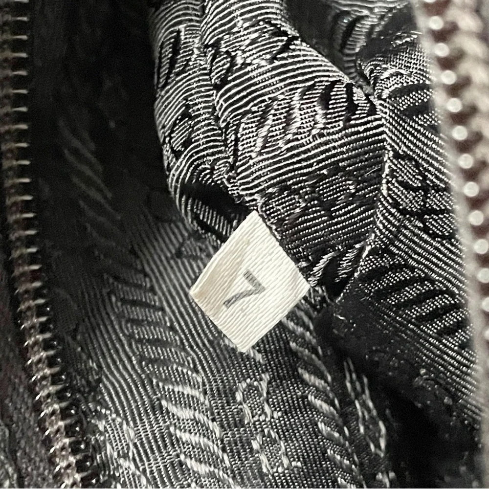 Prada 1999 black Tessuto nylon metro small tote bag vintage rare - Picture 11 of 11